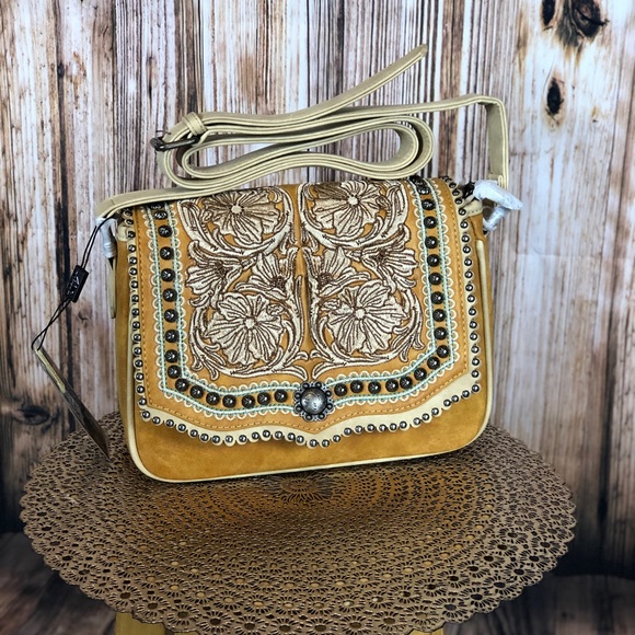 Montana West Handbags - Montana West Concho Collection Crossbody